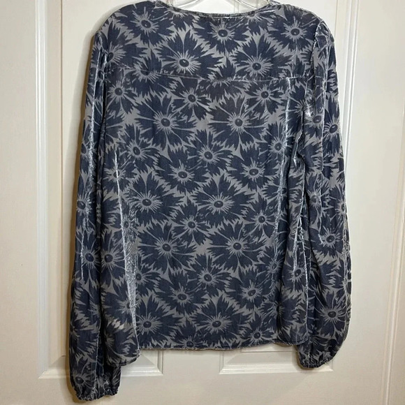 NWT PAIGE Selmah Floral Burnout Long-Sleeve Blouse size small in iced slate - Picture 10 of 12